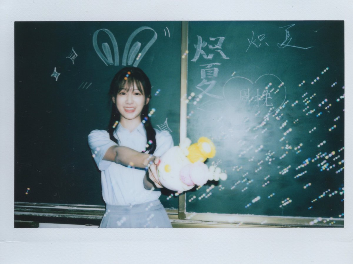 shanqgen's tweet photo. look what i drew on the blackboard! stay still, i’m about to cover you in a mountain of summer bubbles! 🫧🔫🐰 https://t.co/fpD8D6RBzt