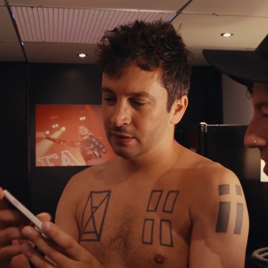softestbandito's tweet photo. it’s been so long since we’ve see the chest tattoos?//?/ Hello. https://t.co/eZOpmPMCD7