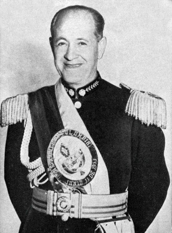 Aemon3428's tweet photo. Se viene Rojas Pinilla después del desastre.
Si los militares ven que su sueldo se derrumba, pierden la guerra con guerrilla las elecciones pondrán nacionalismo. https://t.co/1YO0SbwnBz