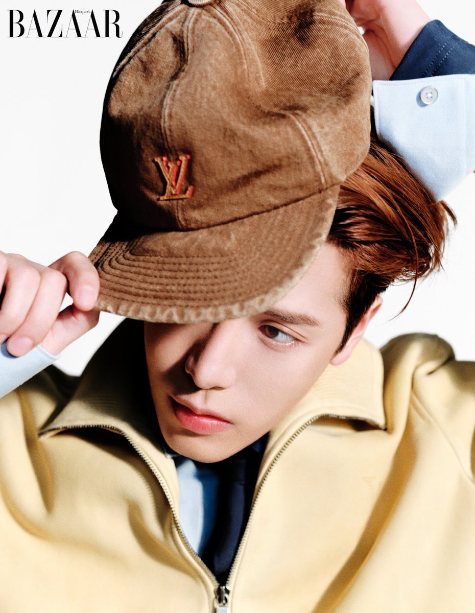 Yuer489554's tweet photo. Jackson Wang’s iconic fashion presence elevates Louis Vuitton 2027 Spring-Summer Men’s Runway on June 23 9PM CEST.
@JacksonWang852 ❤️‍🔥☀️🥸
#LVMenSS27
#LouisVuitton
#JacksonWang https://t.co/WcpMkN3t01