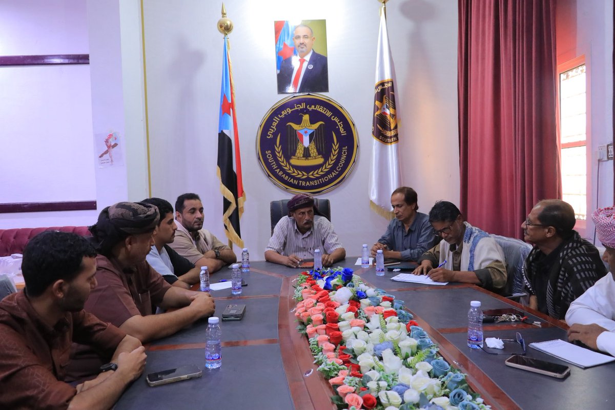 almahrastcms's tweet photo. تنفيذية انتقالي المهرة تعقد اجتماعها الدوري الثاني لشهر يونيو وتؤكد التمسك بالإرادة الجنوبية وتناقش مستجدات المرحلة
للاطلاع على بقية تفاصيل الخبر، يُرجى زيارة الرابط أدناه 👇🏻... 

https://t.co/xQfApA0bSr https://t.co/Pp3iNiatni