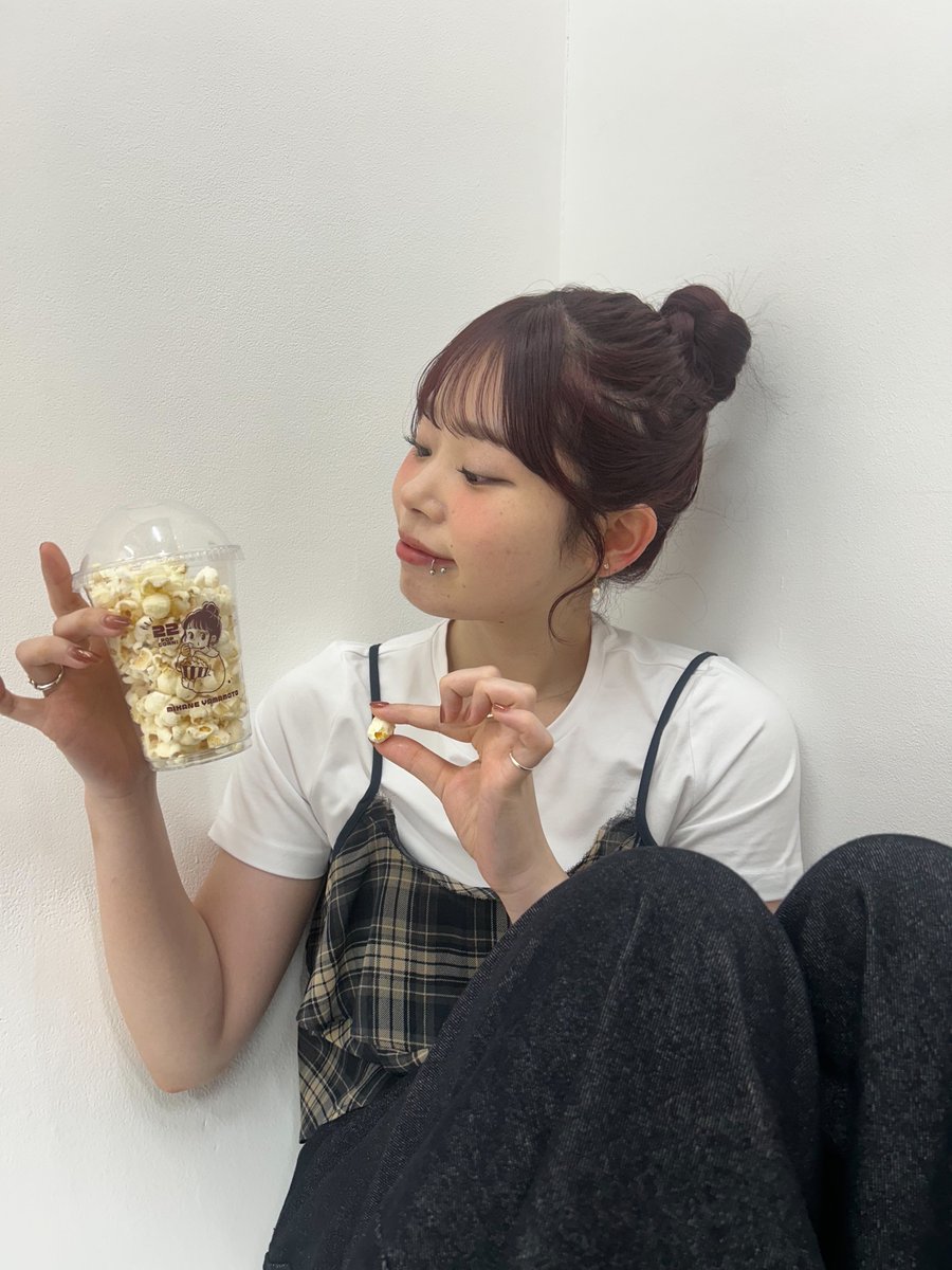 UNFAIR_RULE's tweet photo. ︎✦︎オリジナルポップコーン販売決定︎✦︎

2026年7月2日(木) テアトル新宿
 ︎ 山本珠羽 弾き語り単独公演 ︎
 '' 22 ''

＿あの映画に入り込んだまま
私はただ、君をなぞる＿

︎ オリジナルポップコーン🍿
当日限定販売 ¥1000-

※当日中にお召し上がりください。 https://t.co/xS7yunbtGU