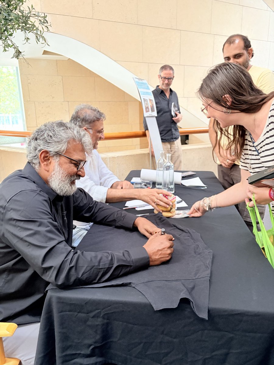 AitheyEntii's tweet photo. A queue in France for SS. Rajamouli's autograph and Blu-ray signing. ❤️ 🐐 

#varanasi #RRR #Eega https://t.co/w9RVG8BiGv