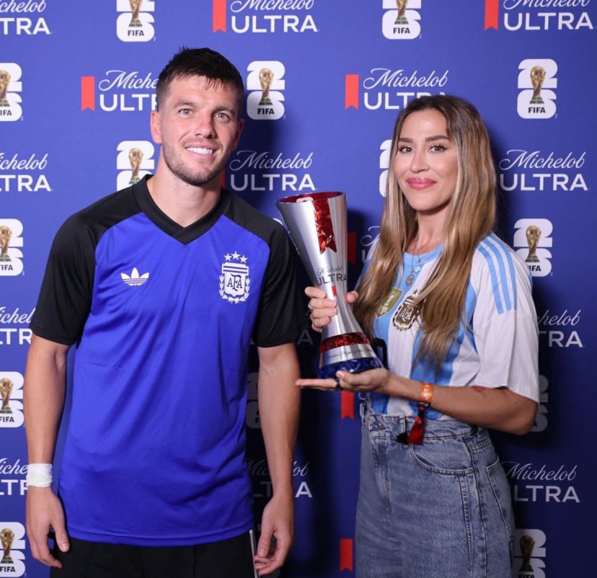 pyrorivarola's tweet photo. como te va a dar el premio jimena baron murio el futbol https://t.co/YmUEAt3K4M