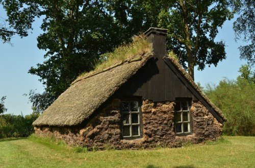 pinionjay's tweet photo. @BonesMa79359038 @kojimaicmatters Chill on grass huts. https://t.co/Q8q9EtIPq0