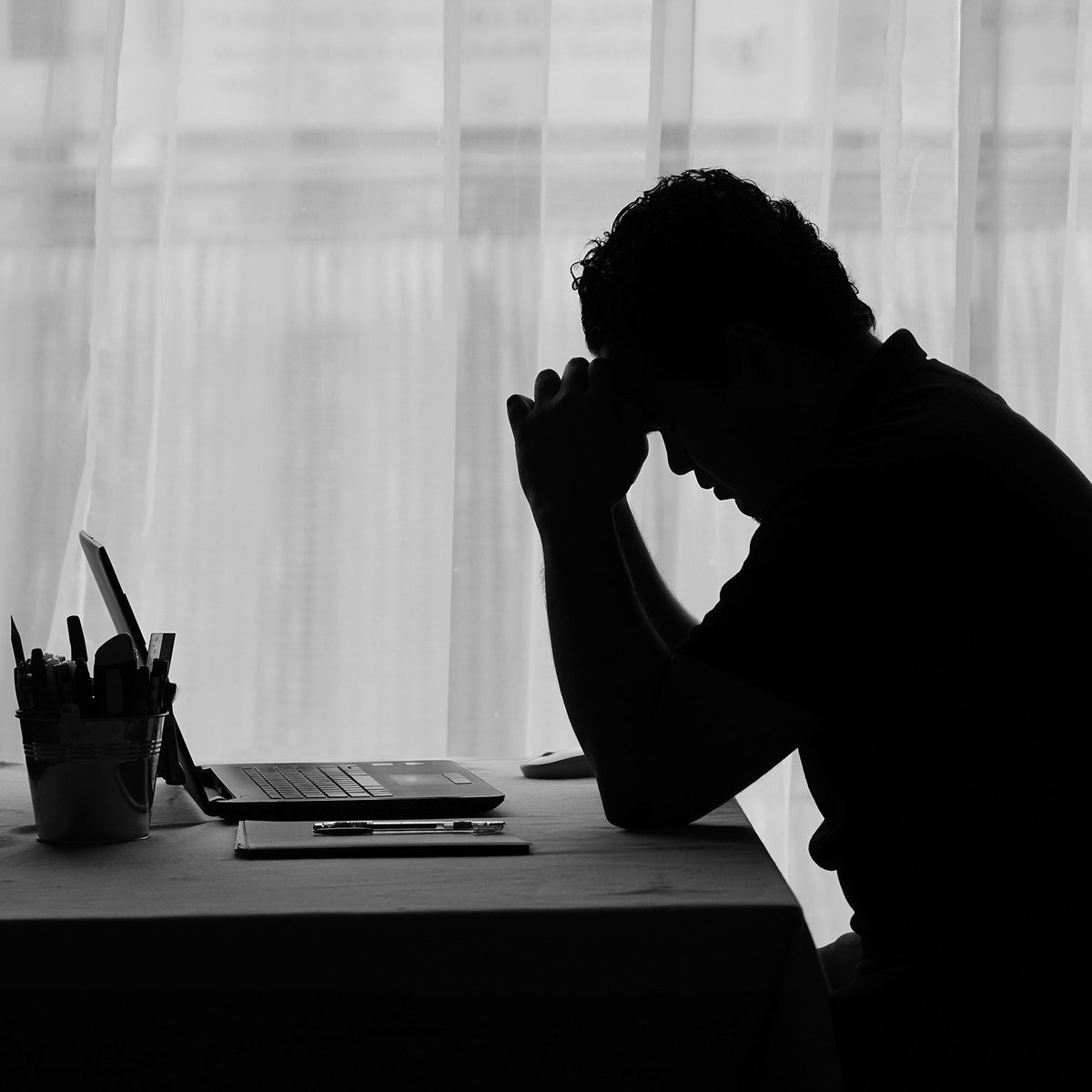 populicc's tweet photo. Ahmet Mümtaz Taylan: "Depresyon benim için ekmek kuyruğu gibidir baktın uzuyor çıkarsın. 

Depresyona girilir bu dünyada. Bu dünyada depresyona girmeyenin vicdanından, ahlakından şüphe duyarım. 

Ancak canı sıkılan, istediği şey bugün olmayan herkes de depresyona girmemeli. Depresyona girmek için de bir ehliyet lazım."