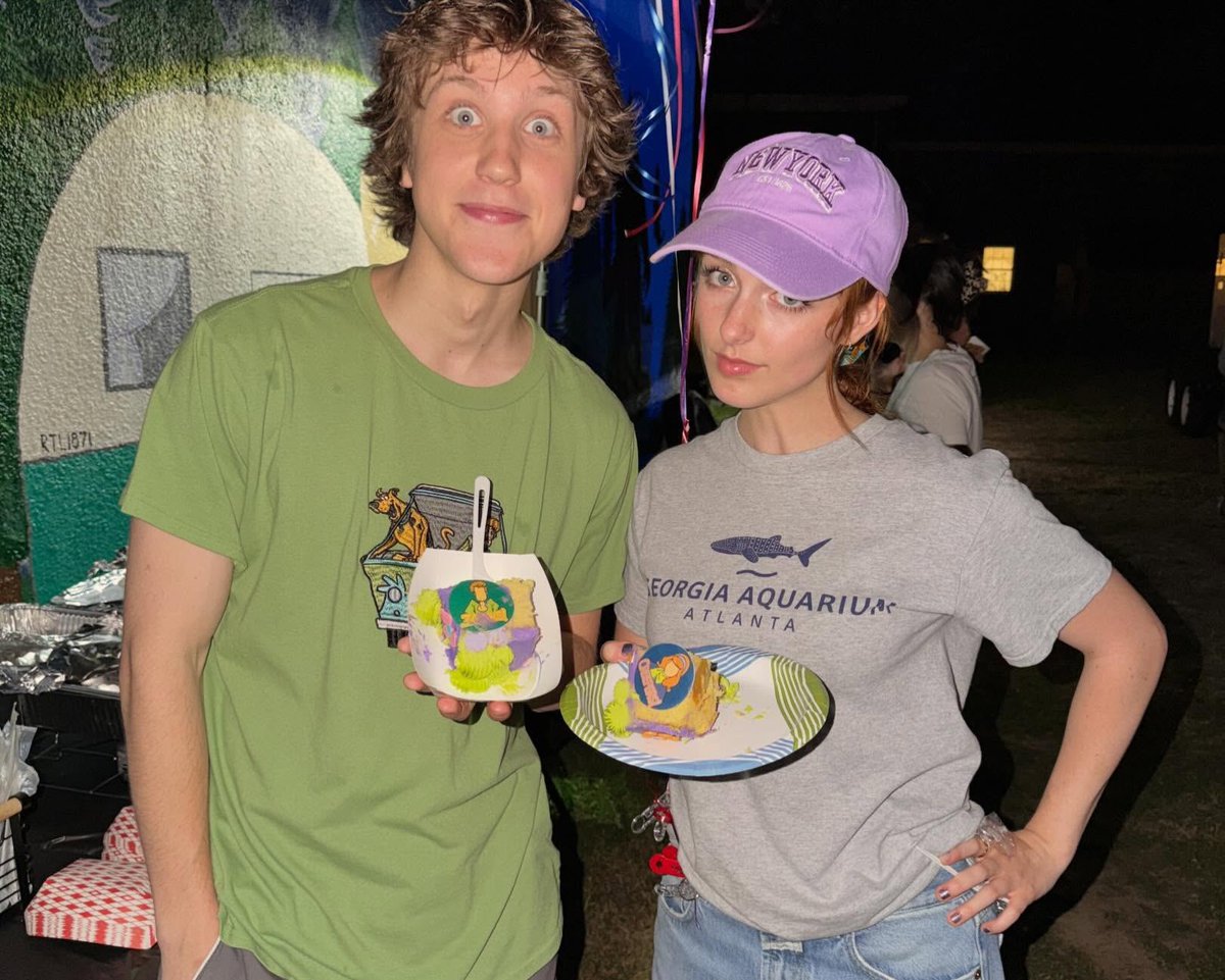 mckennafiles's tweet photo. mckenna grace celebrating her birthday with the scooby-doo origins cast. https://t.co/IsJMsi4tAA