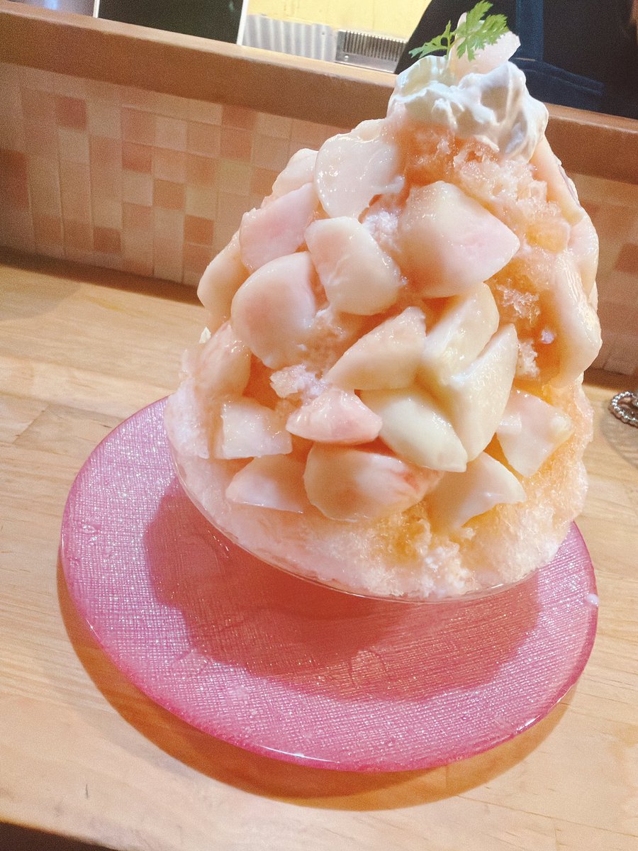 ttt_ts2's tweet photo. 28日は北九州にかき氷食べに行ってきた🍧
毎年行ってる桃🍑のかき氷✨️
ここのかき氷食べたらもう他のかき氷は
食べれん！って位美味しすぎて桃🍑の季節に
なる度に行ってる！！
本当に美味しいの！桃活楽しーっ！！🥰
スタバの桃🍑からの北九州の桃かき氷✨️
今年から追い桃🍑可能でダブルにした！ https://t.co/KgtjBvA8HK