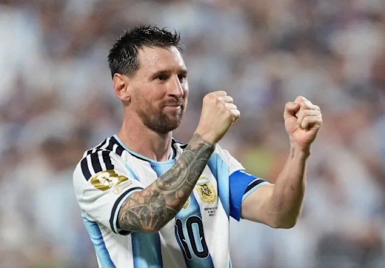 fcb_elias1's tweet photo. 🚨 Zlatan Ibrahimovic on Messi and Ronaldo’s last performance:

 "Cristiano was shouting 'I'm back' after scoring against Uzbekistan. That's nice. But against Colombia he played the whole game, had one shot, scored zero goals, and finished with a 0-0 draw."

🗣 "Then I watched Messi. He didn't even start the match against Jordan. He came on after 60 minutes, looked at the free-kick, and did what only geniuses do.
Goal, Match won."

🗣 “Another record broken. Seven consecutive World Cup matches with a goal.That's the difference."

🗣 "Some players tell the world they're back. Messi never left."

🗣 "While others are busy making announcements, Messi is busy making history. At 39 years old, he walks onto the pitch and treats football like it's a training session.Free-kicks, records, trophies, goals — just another day at the office."

🗣 "Greatness doesn't need a microphone.
Greatness wears No.10 for Argentina."