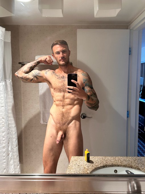 Christian Wilde - Any creators around Vegas for a collab tomorrow or Tuesday? I’m doing collabs for about two more weeks and then I’m going solo! So here’s your last chance before I head out to Spain! 🇪🇸 https://t.co/EucIcYhIiP