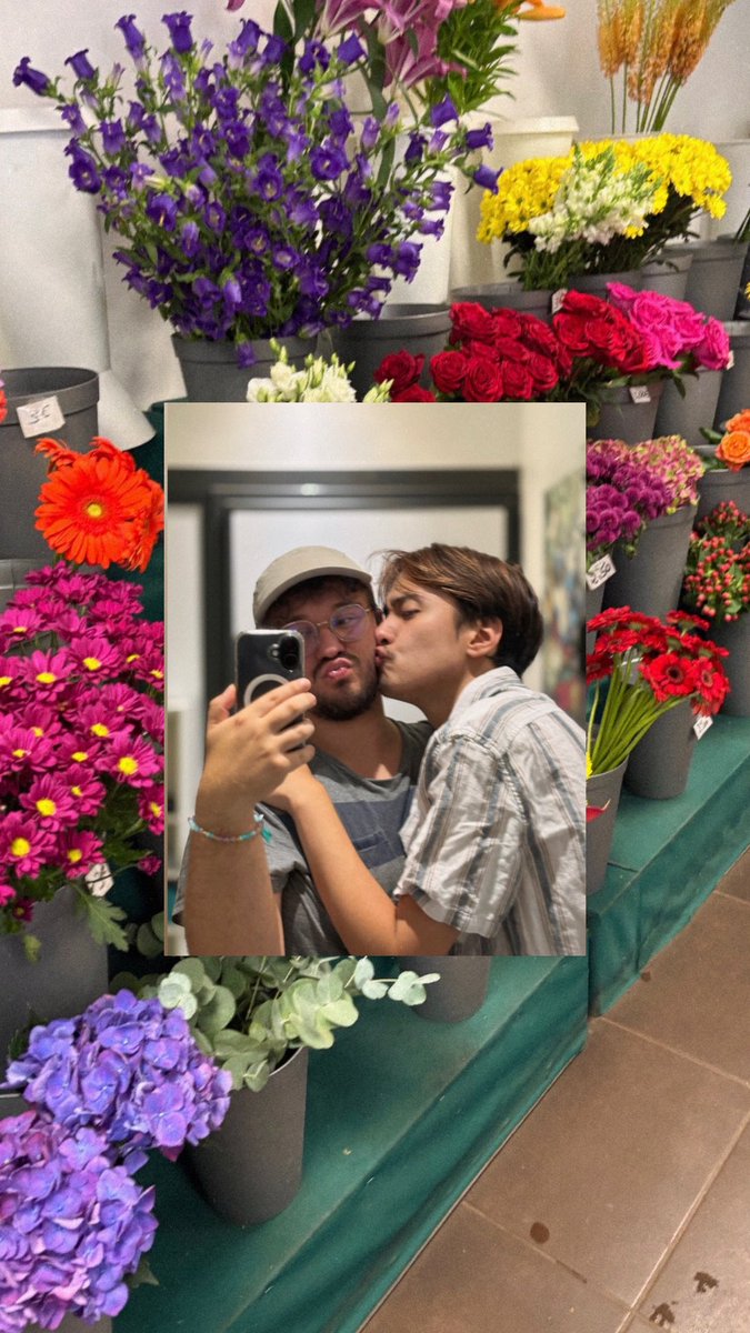 AnthoLogiee's tweet photo. #LGBTQIAStayProud 🌞🌻 https://t.co/B94iHlOONQ