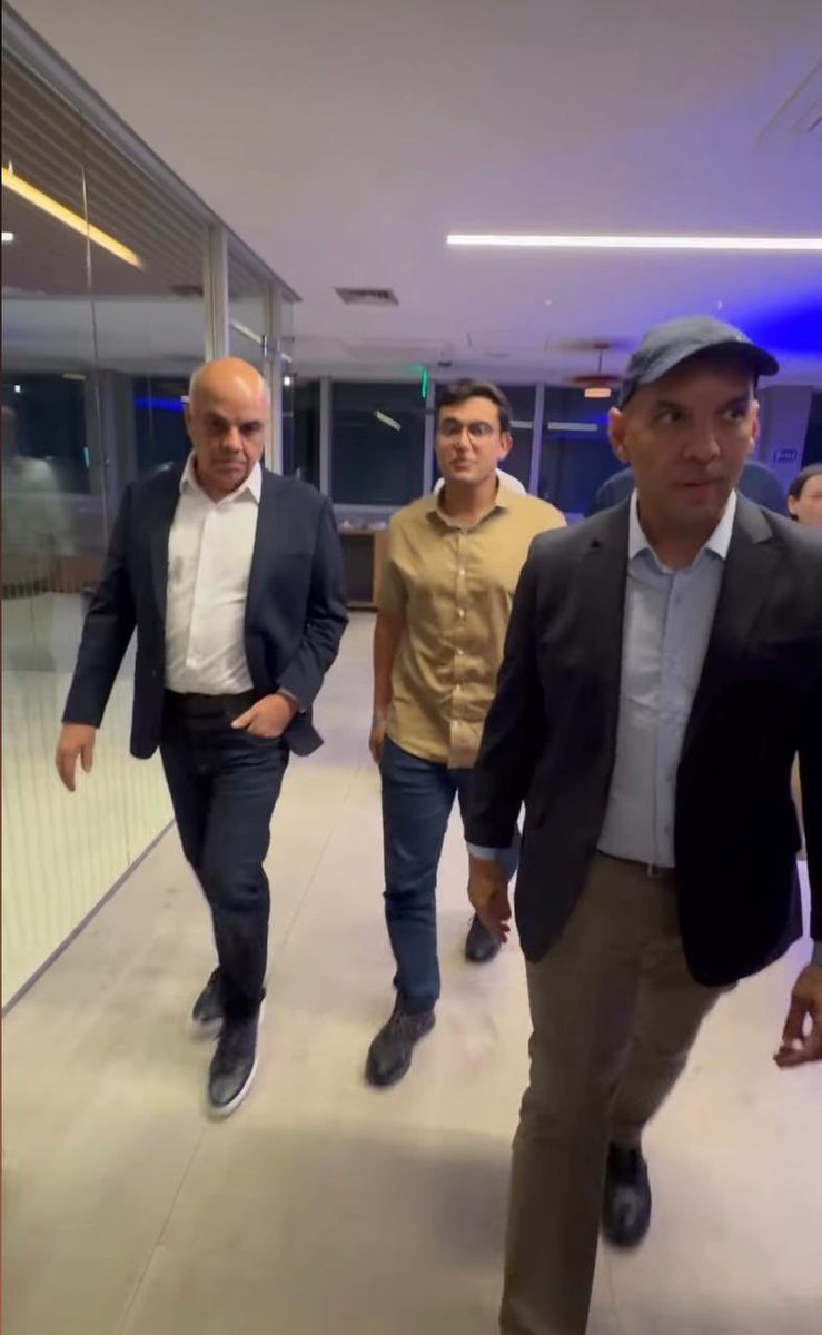 Sportbar87's tweet photo. O atual prefeito do recife @prefrecife e @JoaoCampos não tem a mínima vergonha disso? Nenhum constrangimento em andar lado a lado com Yuri Romão? 

Espero que Raquel Lyra dê uma lapada bem dada nas urnas. https://t.co/ZqPkMUkBqe