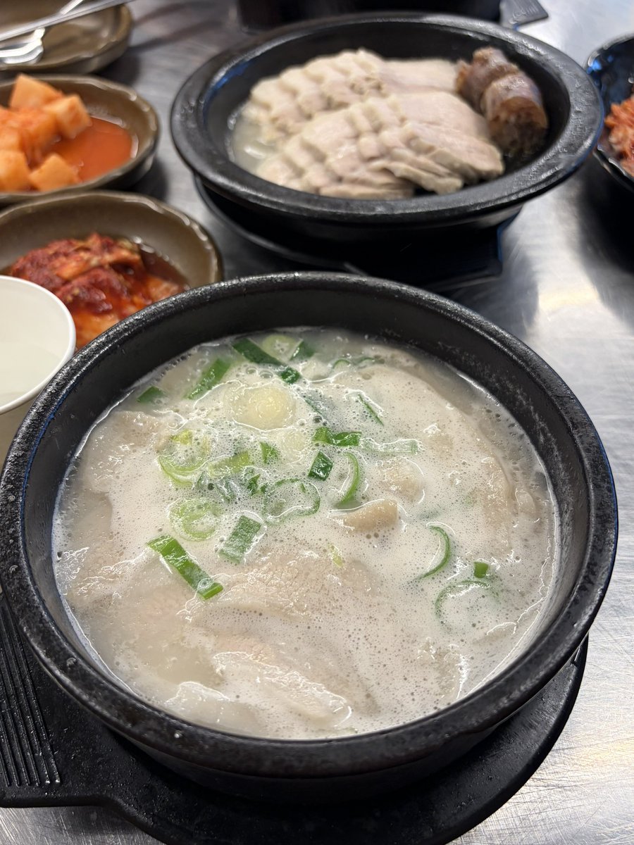 choco_breeze_66's tweet photo. 해찬이도 예쁘고 국밥도 맛있구 바다도 예뻐서 기분 좋아아😍 https://t.co/vVYFi2cGzv