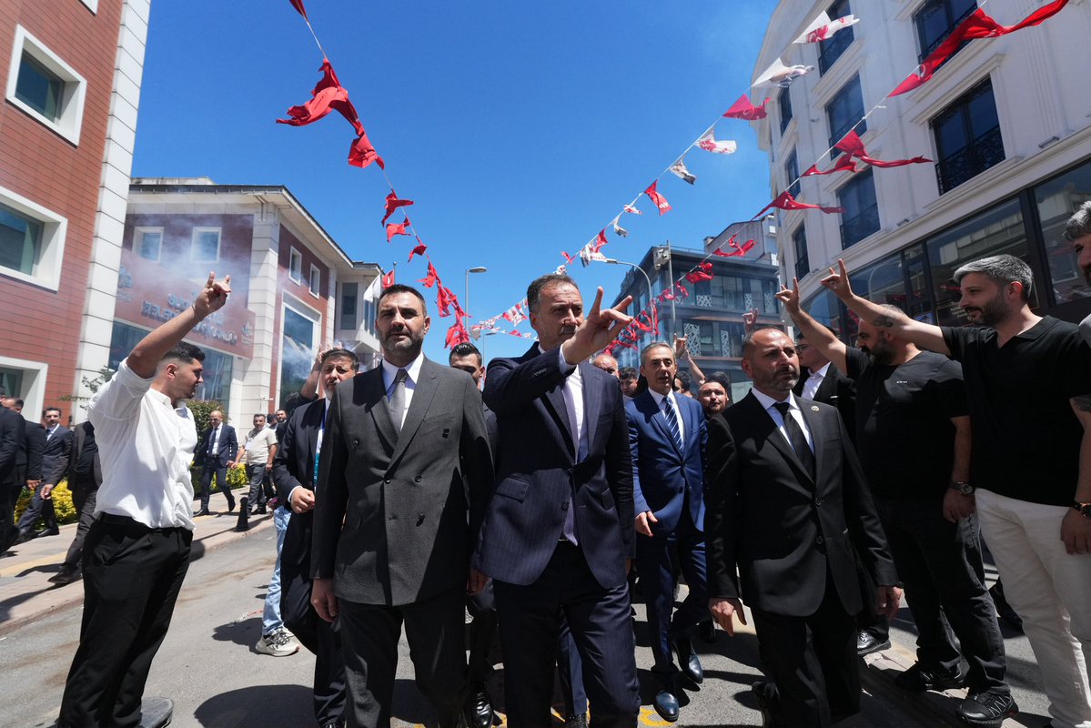 _MHPistanbul_'s tweet photo. İlçe kongrelerimizin 1.Etabında son ilçe kongremiz Sultanbeyli’de, MHP Gümüşhane Milletvekilimiz Sn. Musa Küçük ve İl Başkanımız Sn. Volkan Yılmaz’ın teşrifleriyle gerçekleştirilmiştir.

Divan Başkanlığını üstlenen MHP Gümüşhane Milletvekilimiz Sn. Musa Küçük, Divan üyeleri MHP İstanbul İl Başkan Yardımcımız Sn. Uygar Oral Çelik, MHP İstanbul İl Yönetim Kurulu Üyelerimiz Sn. Av. Kürşat Yakışıklı ve Sn. Av. Ömer Çölüoğlu'na değerli katkılarından dolayı teşekkür ederiz. 

Ayrıca kongre salonumuza teşrif eden Sultanbeyli Belediye Başkanı Sn. Ali Tombaş’a ve salonumuzu varlıklarıyla şereflendiren tüm dava arkadaşlarımıza  şükranlarımızı sunarız. 

Sultanbeyli İlçe kongremiz hayırlı, uğurlu olsun.
