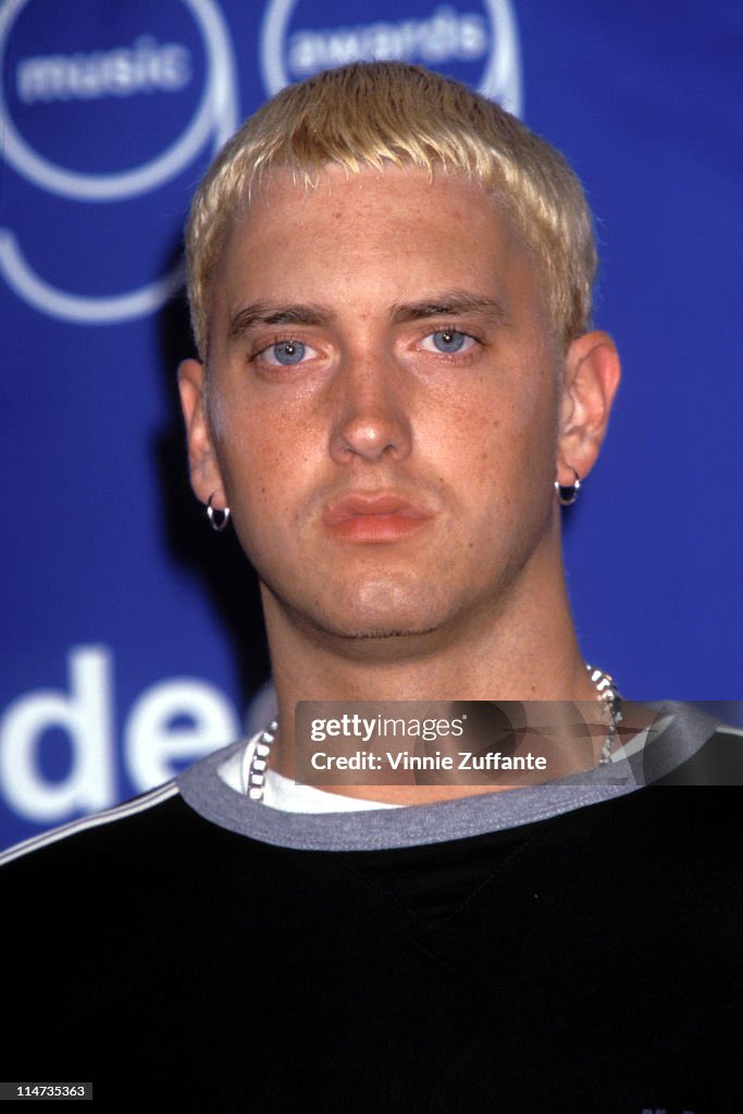 notgwendalupe's tweet photo. Eminem https://t.co/JuhqXHhA4N
