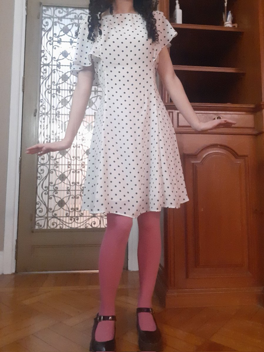 bruna_comaru's tweet photo. Eu me arrumei toda achando q tava servindo pink pantheress só pro mei pai falar q eu to parecendo crente💀 https://t.co/70SW49rwWK