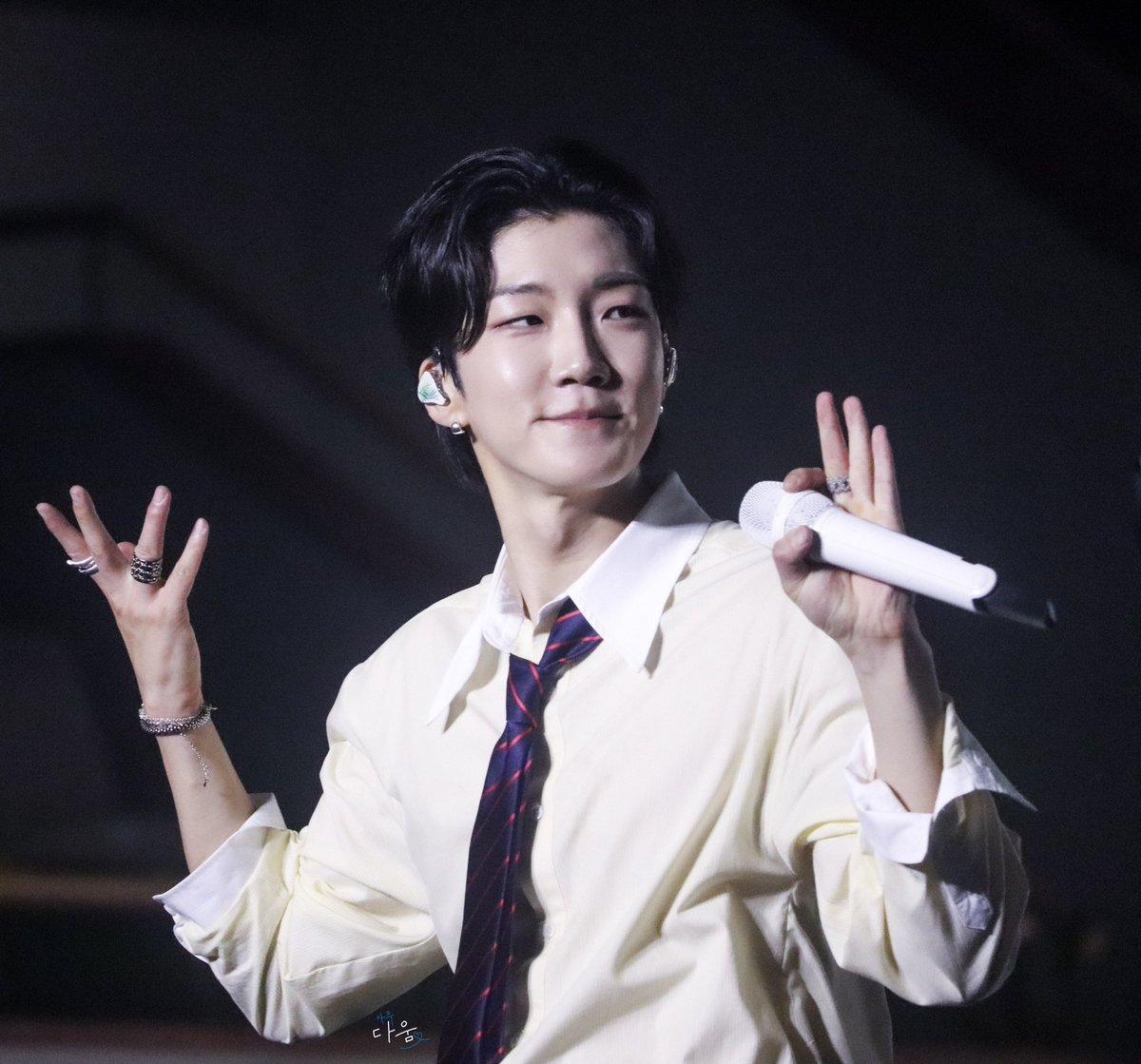 Belikearoo's tweet photo. 20260628 위너 어썸콘 💙

네가 좋은 이유가 밀리언즈✨

#이승훈 #Hoony #위너 #위너어썸콘 https://t.co/iRhm39dqC1