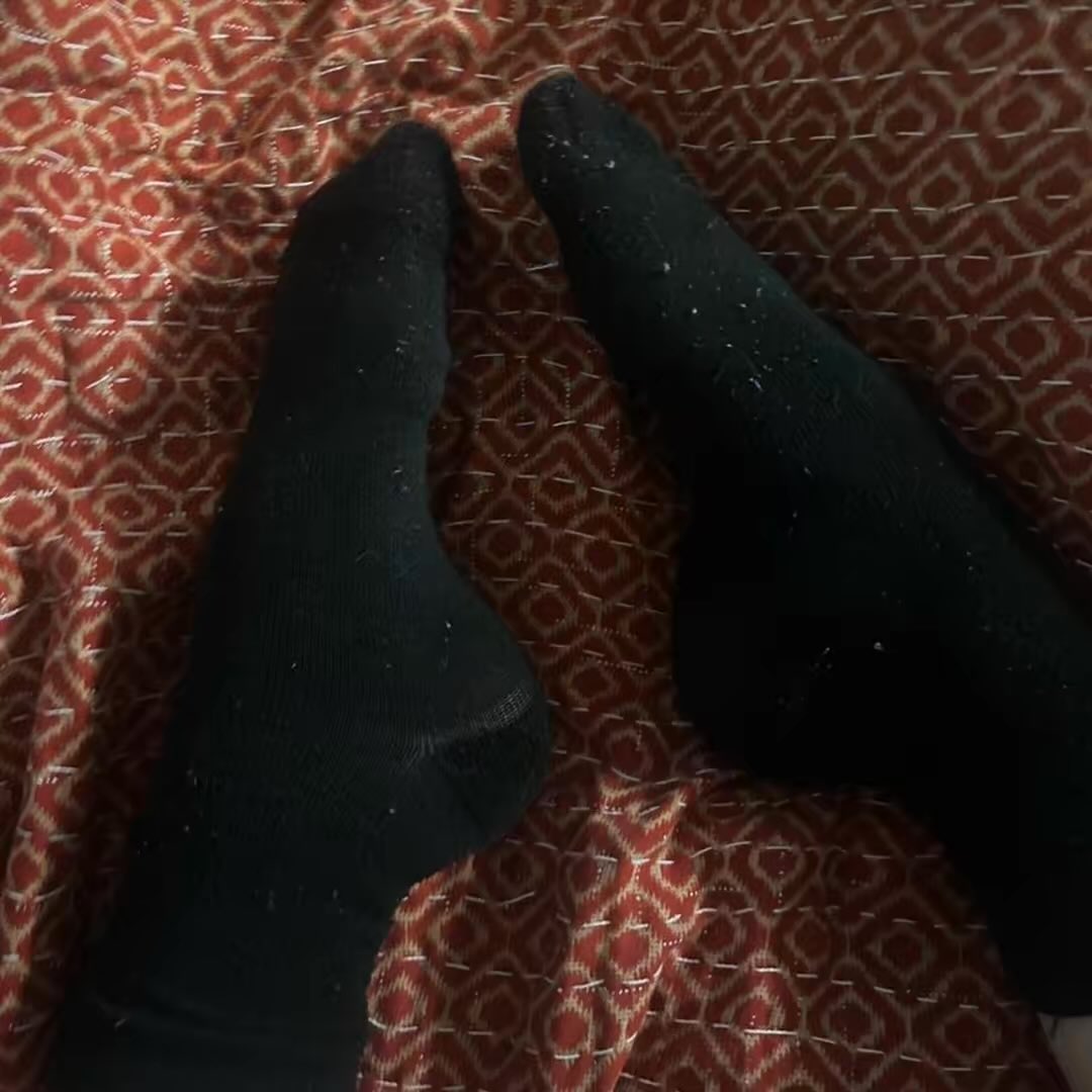 cheetahgorl8's tweet photo. #footsellers #footfetısh #feetfetısh #feetworshi̇p #feetpicsforsale #feetphotos #goth #gothgirl #alternativegirl #toes #soles #arches 

Stuff for sale on my Depop ;) used https://t.co/KCBN4ncPJT