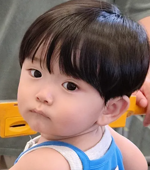 ANjbs_leo's tweet photo. baby yoojun cheeks ✨✨ https://t.co/l9xV9uDA48