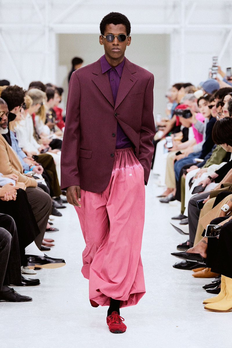 jacquemusx's tweet photo. Celine delivered just what we needed. No bullshit, just excellent clothes. https://t.co/5CHV1ouFgL
