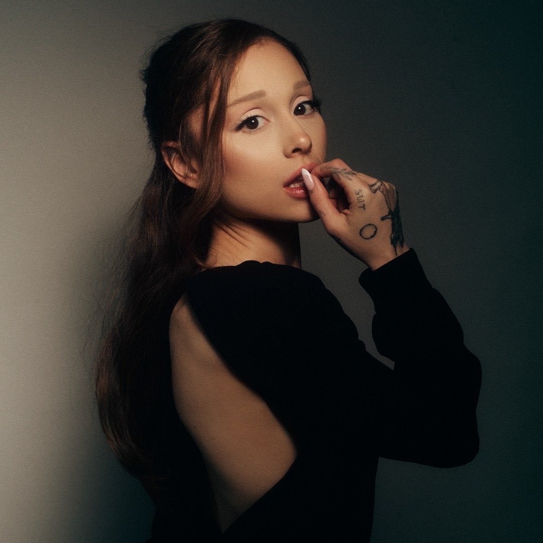 AGDailyData's tweet photo. Ariana Grande albums with most tracks above 100M on Spotify:

#1. eternal sunshine — 18/19 tracks
#2. Positions — 16/19 tracks
#3. Dangerous Woman — 15/19 tracks
#4. Sweetener — 13/15 tracks
#5. thank u, next — 12/12 tracks
#6. My Everything — 10/17 tracks
#7. Yours Truly — 8/18 tracks
#8. petal — 1/1 tracks

Total — 100 tracks