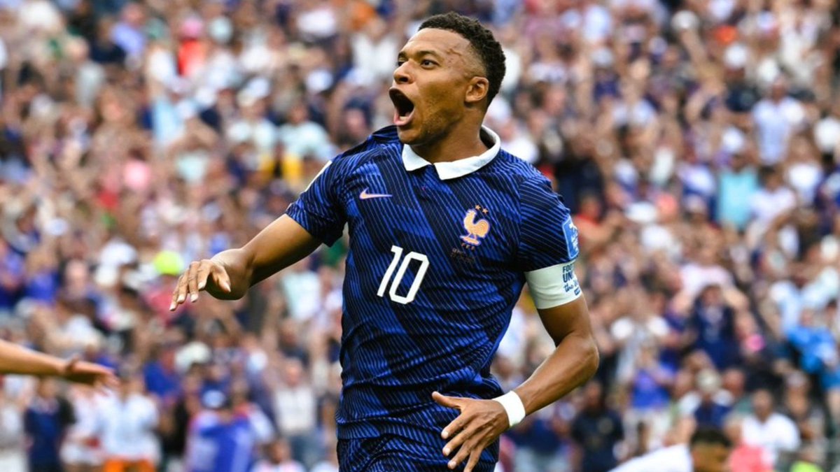 MadridSports_'s tweet photo. Así les fue a los jugadores del Real Madrid en la fase de grupos del Mundial:

🇫🇷 Kylian Mbappé
3 partidos (3 titular)
290'
⚽️⚽️⚽️⚽️
👟👟

🇧🇷 Vinicius Jr.
3 partidos (3 titular)
293'
⚽️⚽️⚽️⚽️
👟

🏴󠁧󠁢󠁥󠁮󠁧󠁿 Jude Bellingham
3 partidos (3 titular)
237'
⚽️⚽️
👟

🇧🇪 Thibaut Courtois
3 partidos (3 titular)
304'
8 paradas 🧤
1 portería a 0 🛡️

🇪🇸 Marc Cucurella
3 partidos (3 titular)
306'

🇲🇦 Brahim Díaz
3 partidos (3 titular)
232'
👟👟

🇫🇷 Aurélien Tchouaméni
2 partidos (2 titular)
206'
👟

🇩🇪 Antonio Rüdiger
3 partidos (1 titular)
176'

🇵🇹 Bernardo Silva
2 partidos (1 titular)
70'

🇧🇷 Endrick
2 partidos (0 titular)
46'

🇫🇷 Ibrahima Konaté
1 partido (0 titular)
19'

Todos están CLASIFICADOS a dieciseisavos de final ✅
