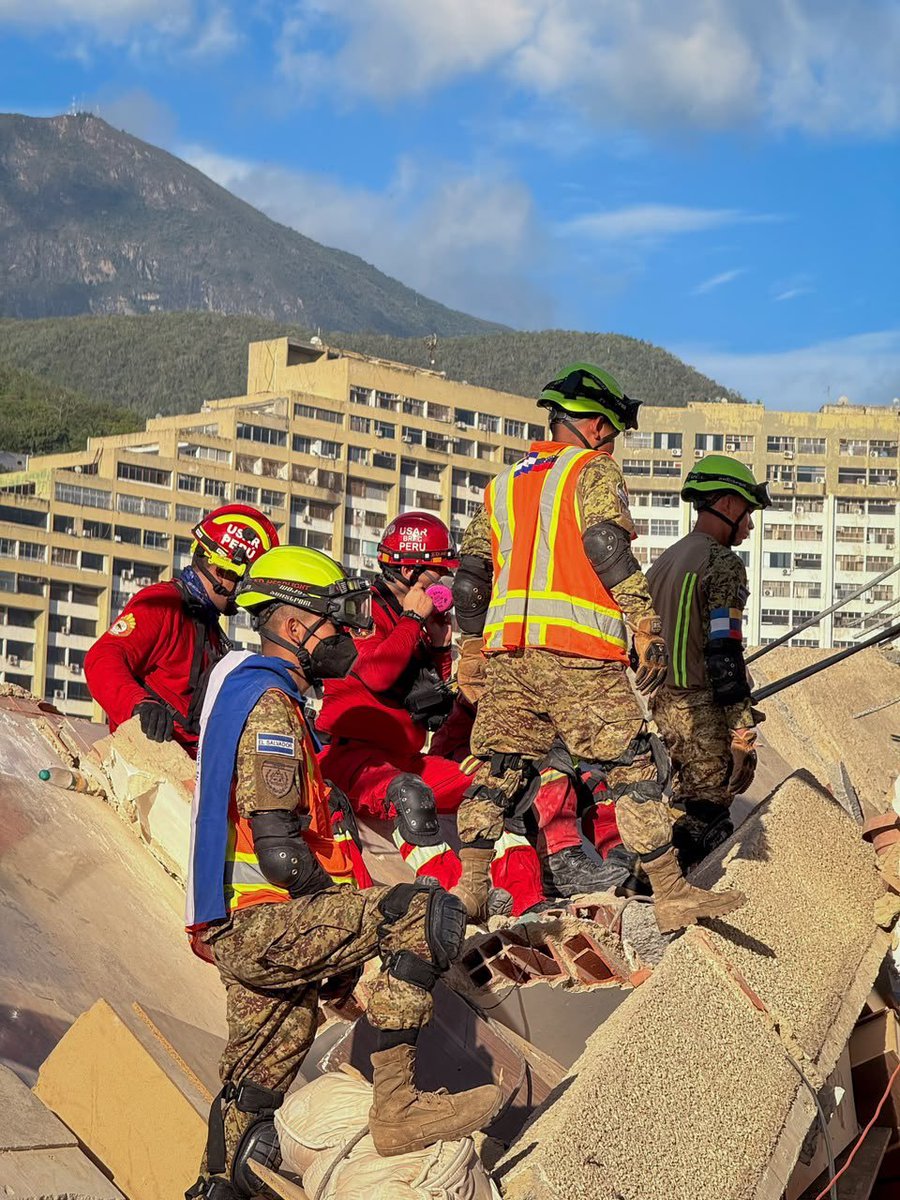 drichardsonm's tweet photo. La respuesta ante la tragedia en Venezuela ha sido la muestra más hermosa del amor de la humanidad y del cuidado de Dios por nosotros. El momento de mirar hacia Él es hoy. Quedamos con nuestra tristeza pero el sufrimiento no se acaba, hay que ayudar en las semanas que vienen!!! https://t.co/W8QAvRcvKP