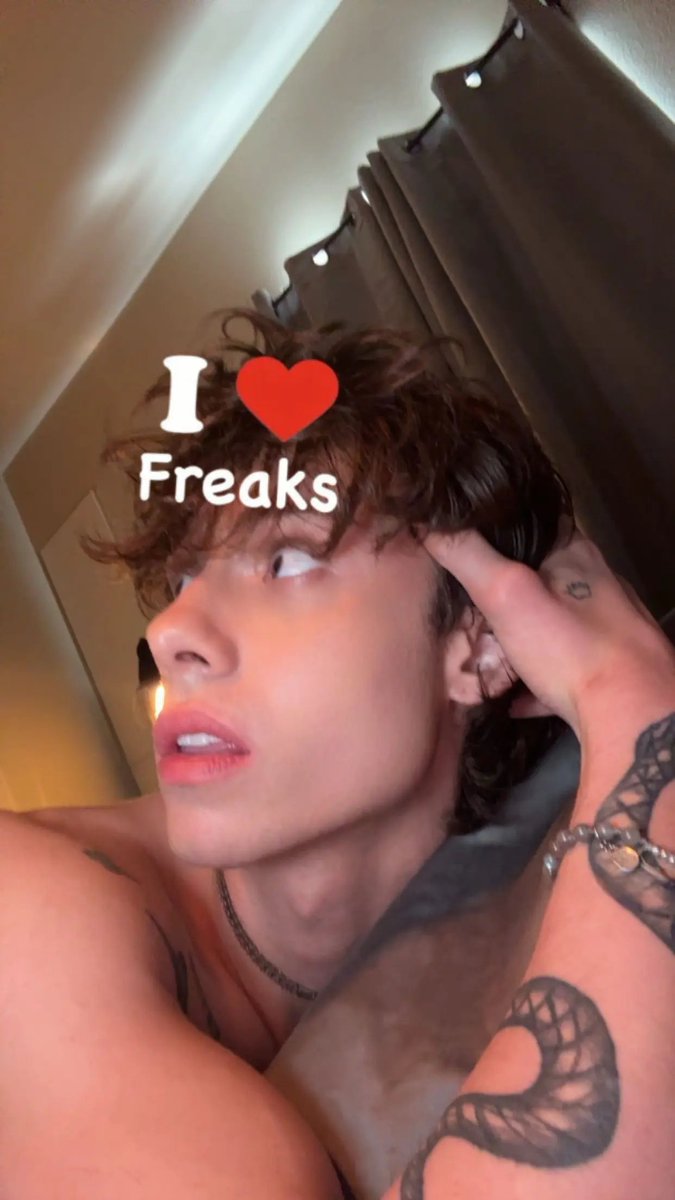 URDADDAY2003's tweet photo. Horny asf 😩 
Dms open https://t.co/B0boSKoB9K