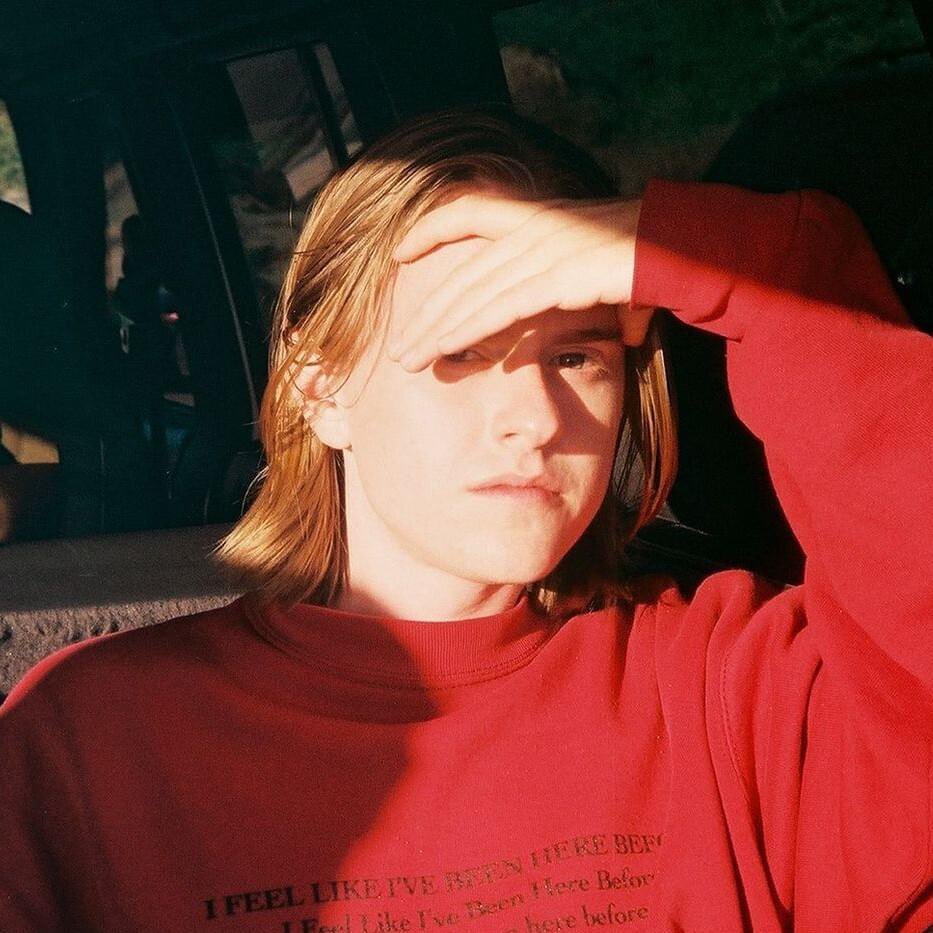 FikeCraveMag's tweet photo. There was supposed to be a music video for Dominic fike’s song ‘King of Everything’ but it got scrapped because his manager leaked it to 6 viewers on instagram live. 
It’s still widely considered fike’s best music video to date. https://t.co/D93ytSaFBu