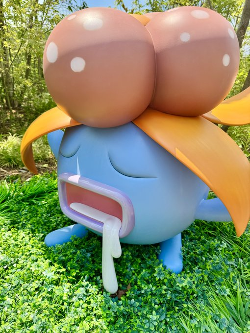 Collect's tweet photo. Only at PokéPark Kanto would they make sure Gloom's drool actually kills the grass underneath 😅

(via @Fubukiis) https://t.co/HPl0EB2Lr9