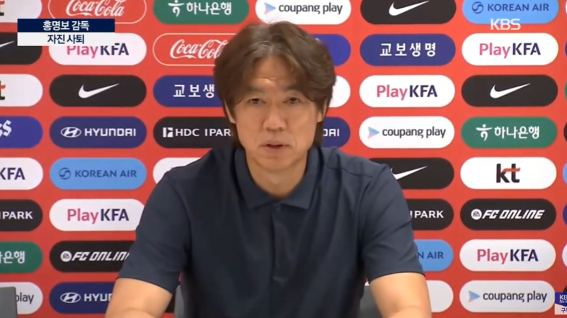 futbolarena's tweet photo. 🚨 Güney Kore Teknik Direktörü Hong Myung-bo, Dünya Kupası'ndan elendikten sonra görevinden istifa ettiğini açıkladı. https://t.co/6ch6P30VZZ