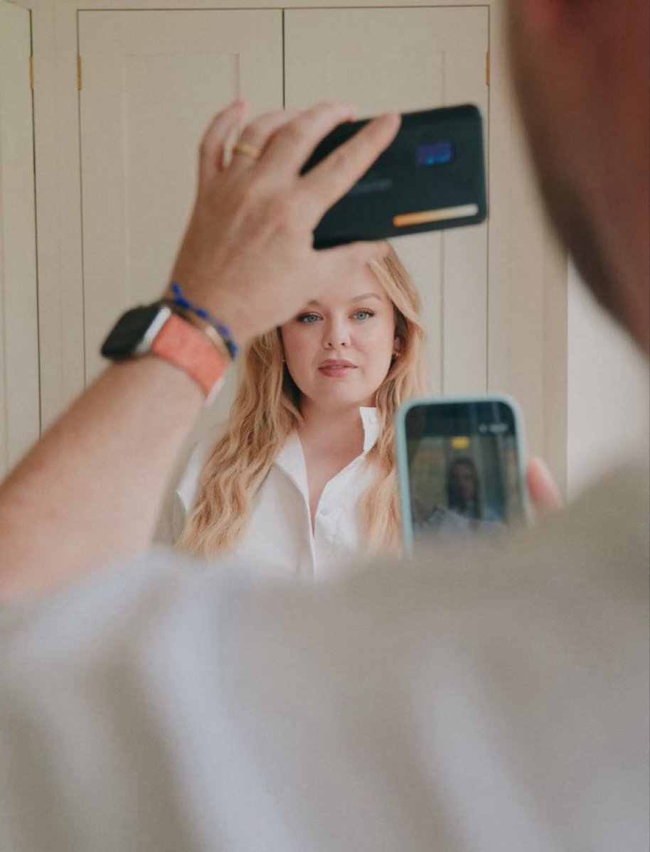 cravingnmc's tweet photo. IM GONNA DIE NICOLA COUGHLAN HAS KILLED ME WITH HER BEAUTY https://t.co/NE39gikwNn