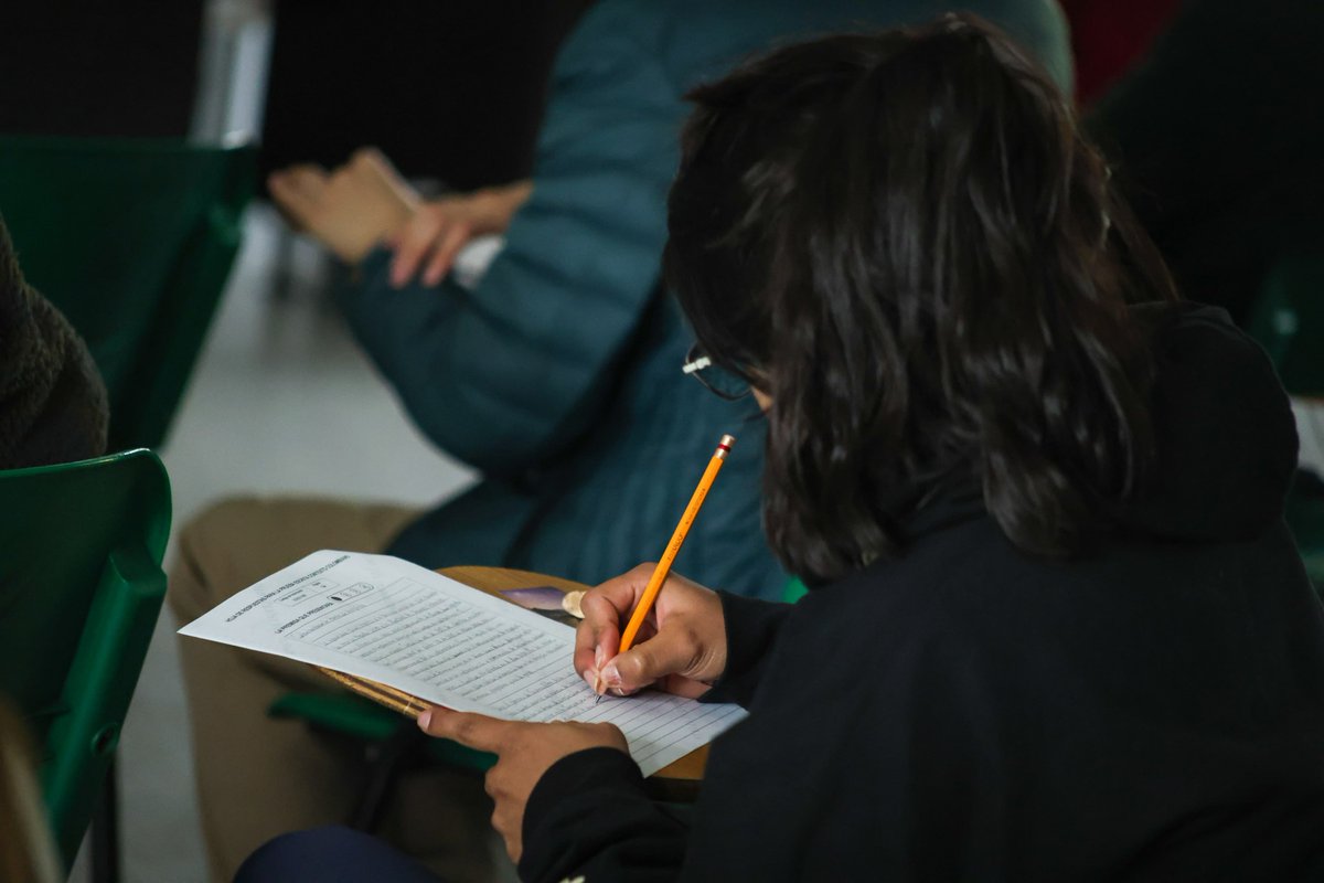 AcademiaDiploCo's tweet photo. En 29 ciudades de Colombia y en 9 ciudades del exterior, habilitadas por la Academia Diplomática de la @CancilleriaCol , las y los aspirantes participan hoy en la primera fase del Concurso de Ingreso a la Carrera Diplomática y Consular 2028. https://t.co/lHGI7OHF7U