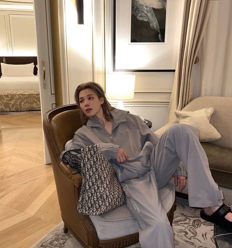 jibooty's tweet photo. Jimin just posted on insta. Like, repost and bookmark 🙏
#JIMINxDIOR #JIMINxDiorSS27 https://t.co/HTeYemPnCH