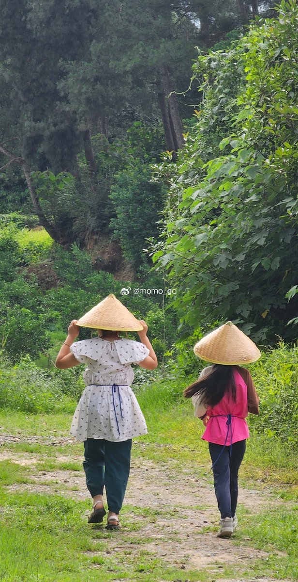 lallasiaful's tweet photo. [Playing "I Spy" on a family walk = tiny explorer smiles all round! What's your go-to kid-friendly game ♂]， https://t.co/izxQlA6pmu