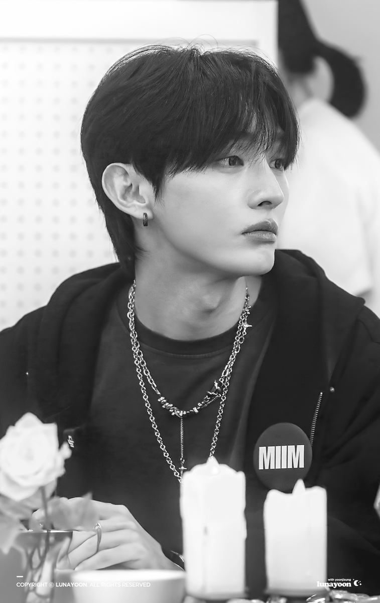 lunayoon_38's tweet photo. [👦🏻] 분위기공주 #윤지성 #YoonJisung https://t.co/x9DXAc01KN