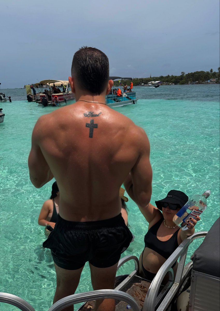 FelipeCollazos's tweet photo. Pongan vallenato de fondo. 🌊 https://t.co/p4aaYK0rLm