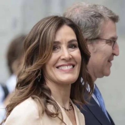 CasviFactory's tweet photo. 𝐄𝐒𝐓𝐀 𝐄𝐒👇

En la política gallega se teje, en silencio, un entramado inmobiliario, sociedades opacas y vínculos familiares que ponen en jaque principios de transparencia y buen gobierno

-En el centro de la trama está Eva María de Cárdenas Botas, novia del Feijóo https://t.co/NjsU4jL4kC