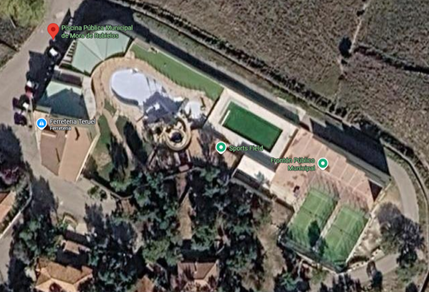 jonhye7's tweet photo. Hoy, al franquista, diputado de Vox y condenado por maltrato, Carlos Flores, le toca fingir que las piscinas municipales fueron prohibidas en el 78, y no que esa misma piscina sigue existiendo, mejorada y ampliada: https://t.co/ghchwduo4h