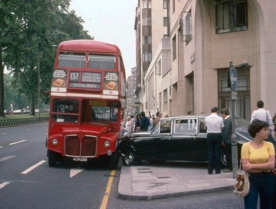 Lost___London's tweet photo. Park Lane, London, #UK 1970's https://t.co/C7DHF9YbfA