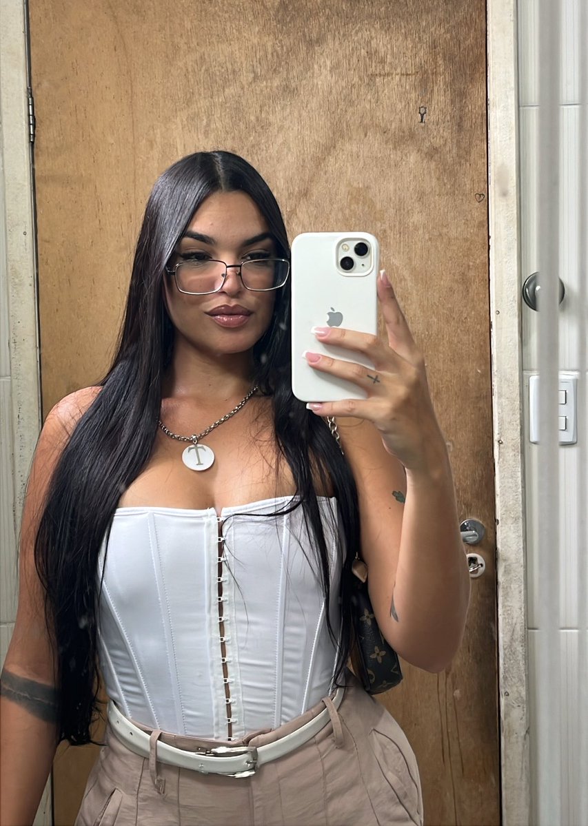 ThayBrandaoo's tweet photo. Só porque eu fiquei muitos anos sumida dessa rede 😬🤫🥰 https://t.co/dBWReQM4XL
