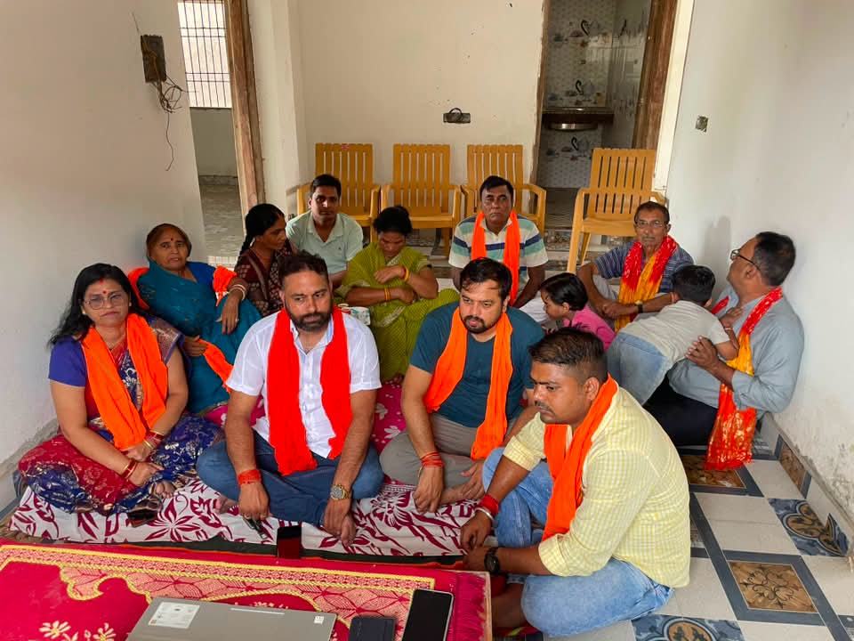 DevrajS50577187's tweet photo. आज वार्ड 04 के स्थानीय परिवारजनों के साथ माननीय प्रधानमंत्री श्री नरेंद्र मोदी जी के 135वें 'मन की बात' कार्यक्रम को सुनते हुए हम सभी ..

जय हिंद! 🇮🇳
#MannKiBaat #135thMannKiBaat #NarendraModi #ViksitBharat #BJP #SevaHiSangathan https://t.co/xUM17Lkktw