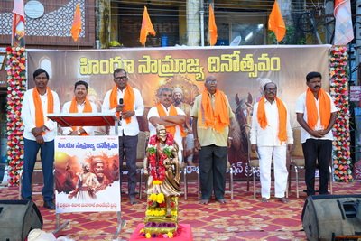 ramu_bjym's tweet photo. మచిలీపట్నం కోనే సెంటర్ దగ్గర చత్రపతి శివాజీ మహారాజ్ ఫౌండేషన్ ట్రస్ట్ ఆధ్వర్యంలో నిర్వహించిన హిందూ సామ్రాజ్య దినోత్సవం వేడుకలు https://t.co/7cTNDTbuqw