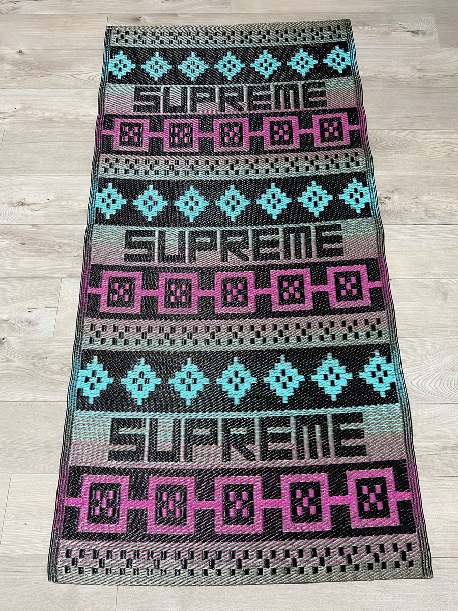 nicks2207's tweet photo. Supreme 2026SS week18 Sosenap Plastic Mat (ゴザ)到着👍
とりあえず、敷いてみた。
#supreme2026ssweek18
#suprememat https://t.co/H4Eq4TFm3S