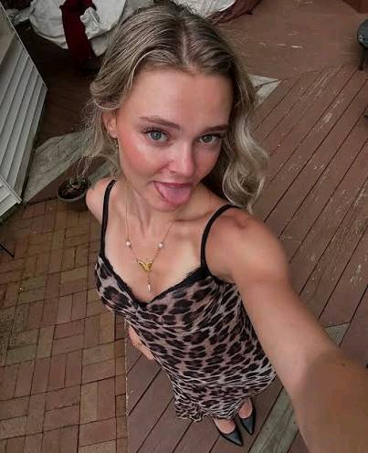 KatelynAlexa890's tweet photo. Happy Sunday.....💕💕💕😁😁 https://t.co/FA0uL3IWpP