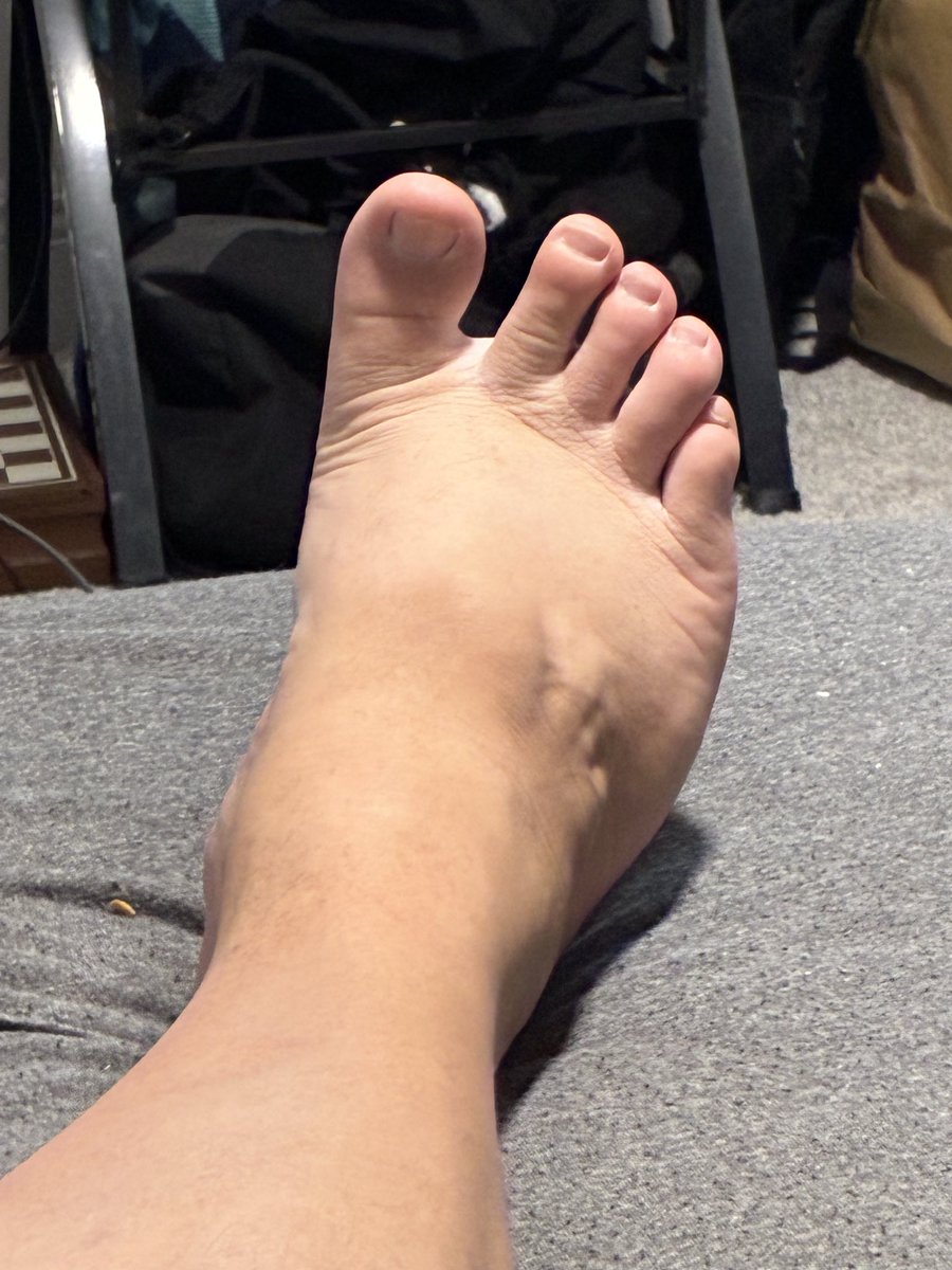 ZeroExist91's tweet photo. @TerraBillow Idk about boifeet, but I got these beasts. #manfeet lol https://t.co/478uL9H9Zz