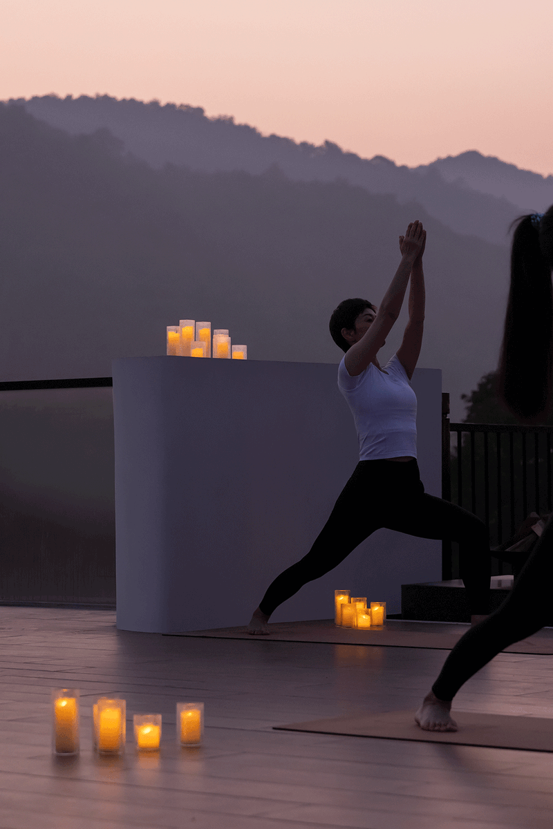 da_screenname's tweet photo. Just tried a summer rooftop yoga session at sunrise—sun-kissed views + post-flow iced latte = the ultimate slow-morning glow! Who’s joining next week https://t.co/Jk40w1eLmT