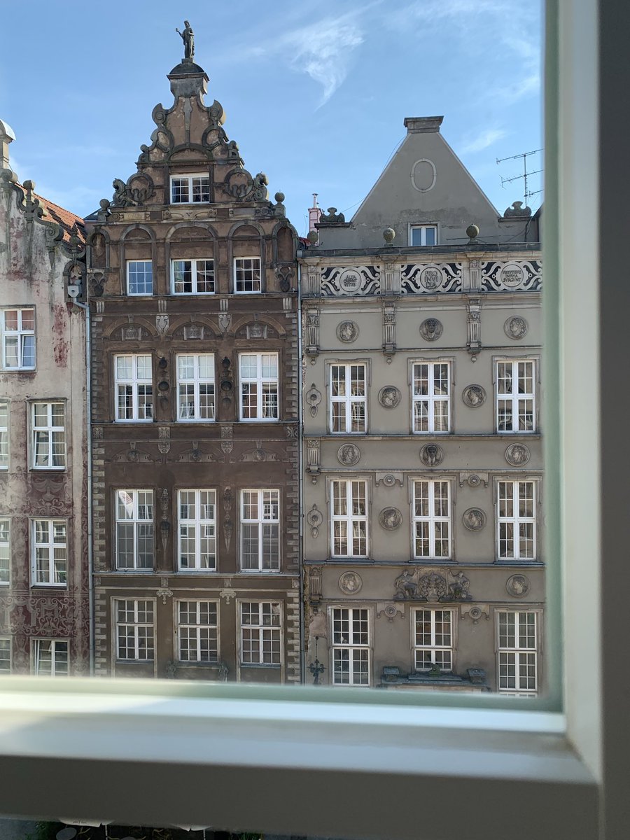 ChrisFluri's tweet photo. Hotelkamer met fraai uitzicht midden in het oude centrum van Gdansk https://t.co/KYIpMT6q1G