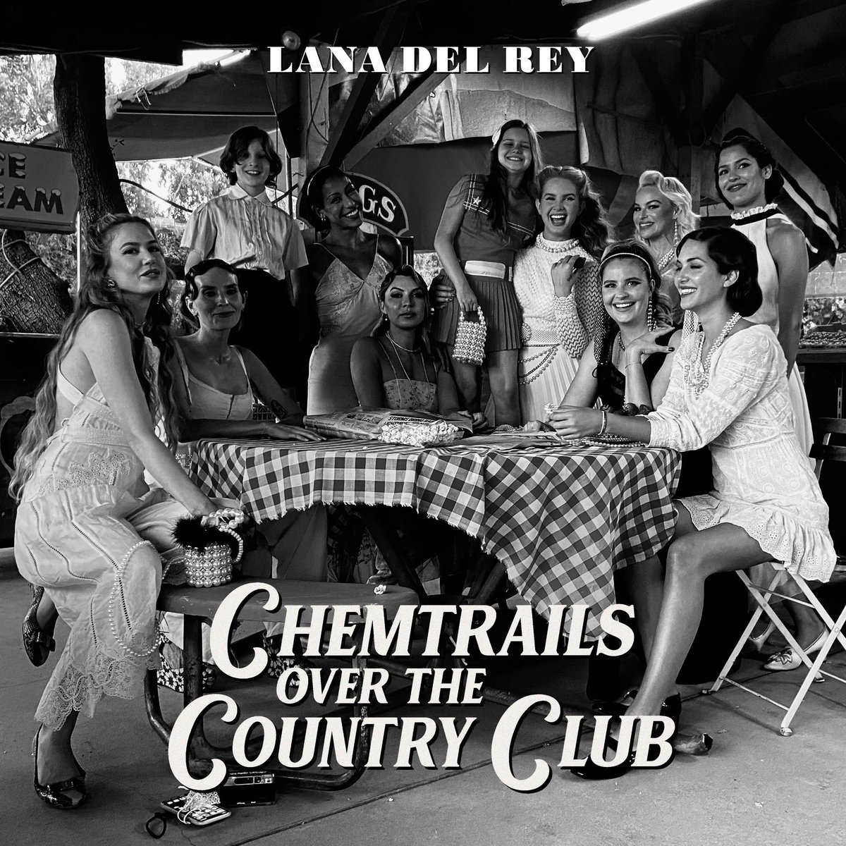 themidnightstan's tweet photo. This is objectively Lana’s weakest album. It’s not bad, still has some great tracks but compared to her other albums it’s her weakest work and anyone else claiming opposite is delusional https://t.co/IzHvGG1D0g