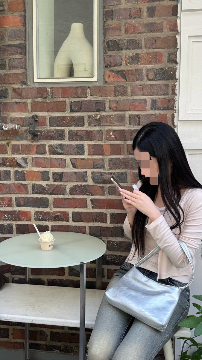 zyzl_'s tweet photo. 덥다 🍧 https://t.co/tH89Ybur6Z